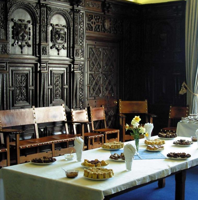Gregynog Hall Pensionat Tregynon Eksteriør billede